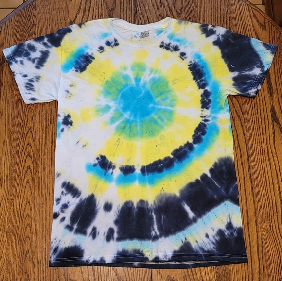 Distressed Tie Dye Bullseye pattern shirt M - Picture 2 of 3